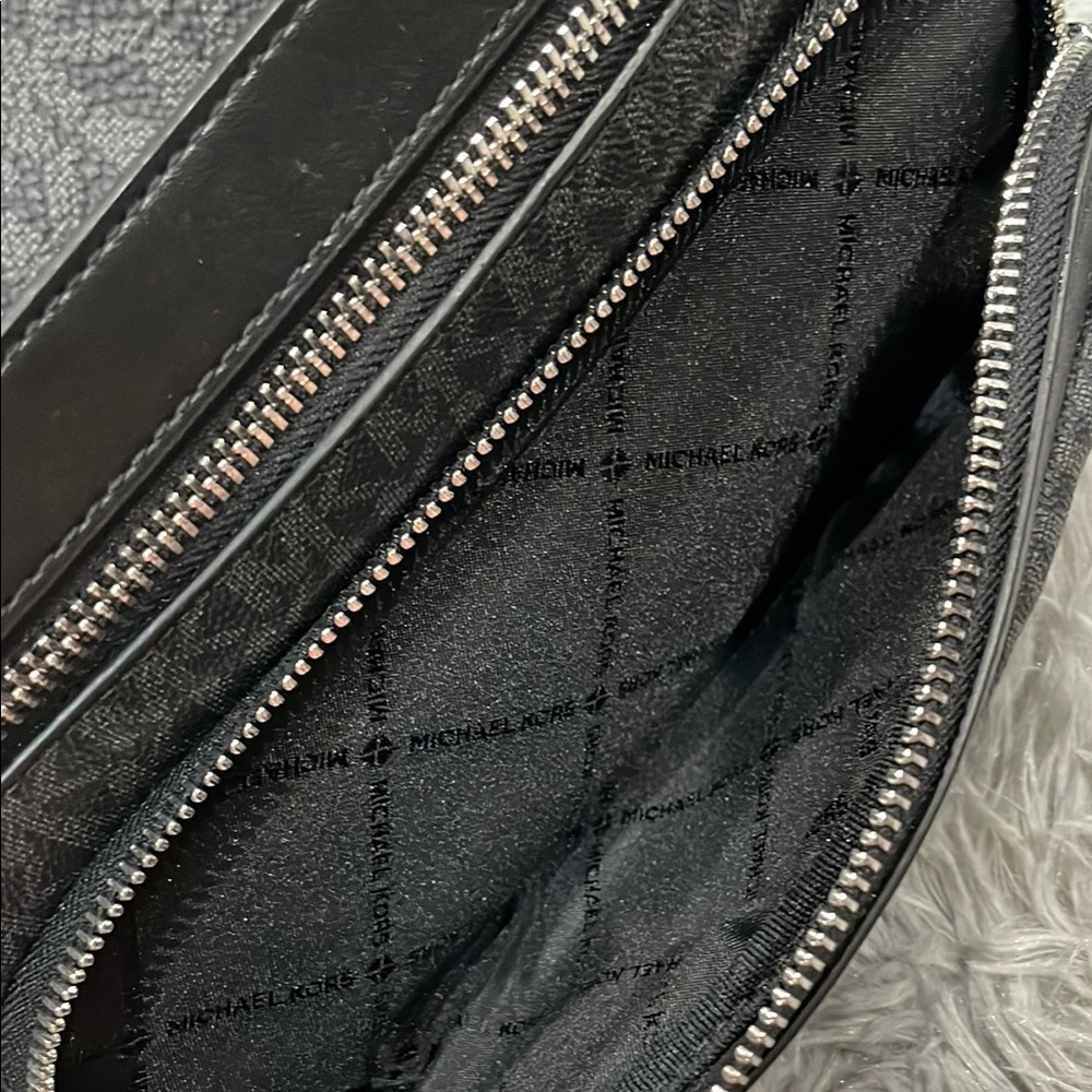 Michael Kors Men’s Belt Bag - Picture 4 of 8